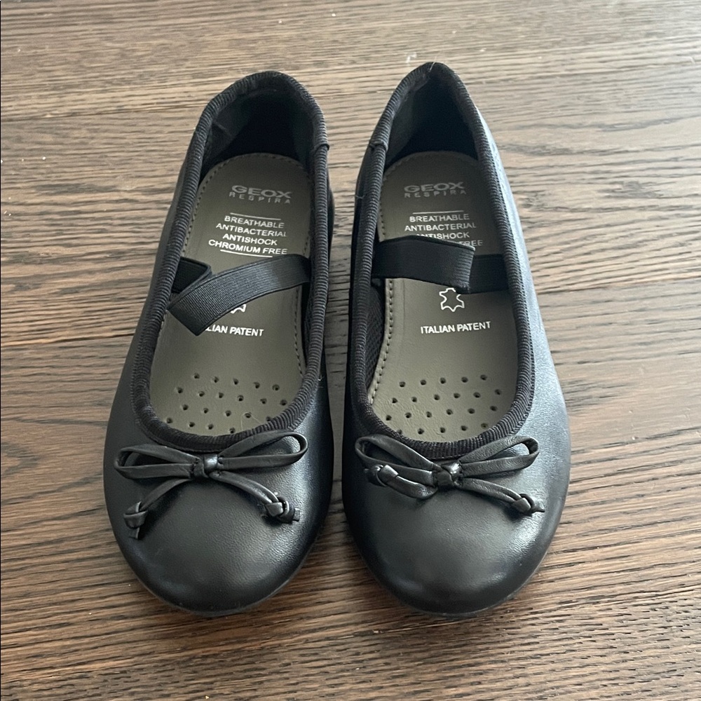 29EUR Geox Black Leather Ballet Flats with Bow